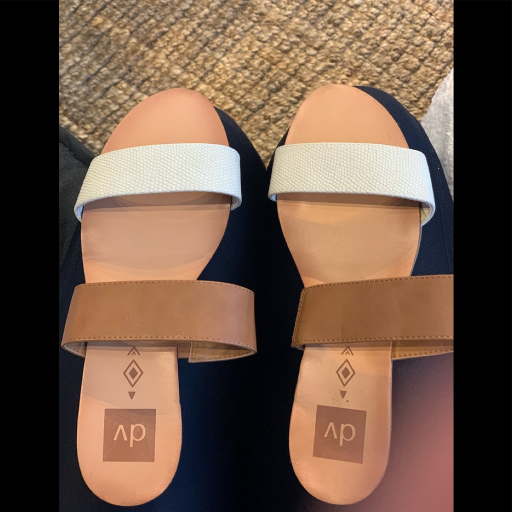 NWOB Dolce Vita flats